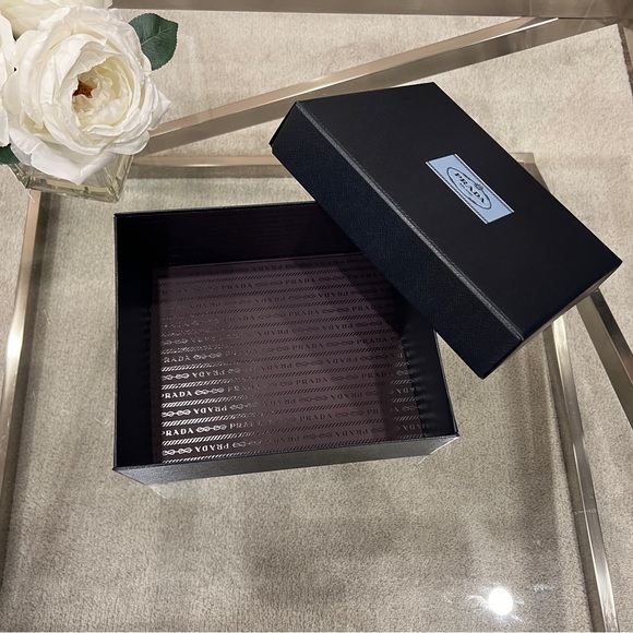 Prada Gift Box - Picture 5 of 8